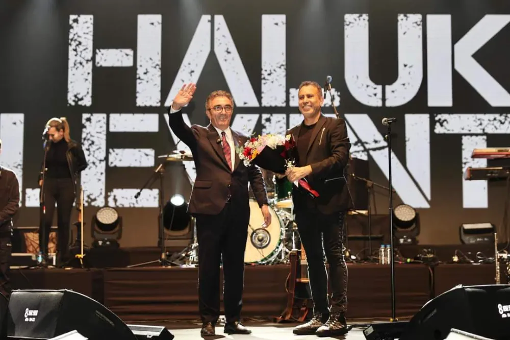 Bayrampaşa’da 29 Ekim Kutlamaları: Haluk Levent’le Unutulmaz Bir Gece