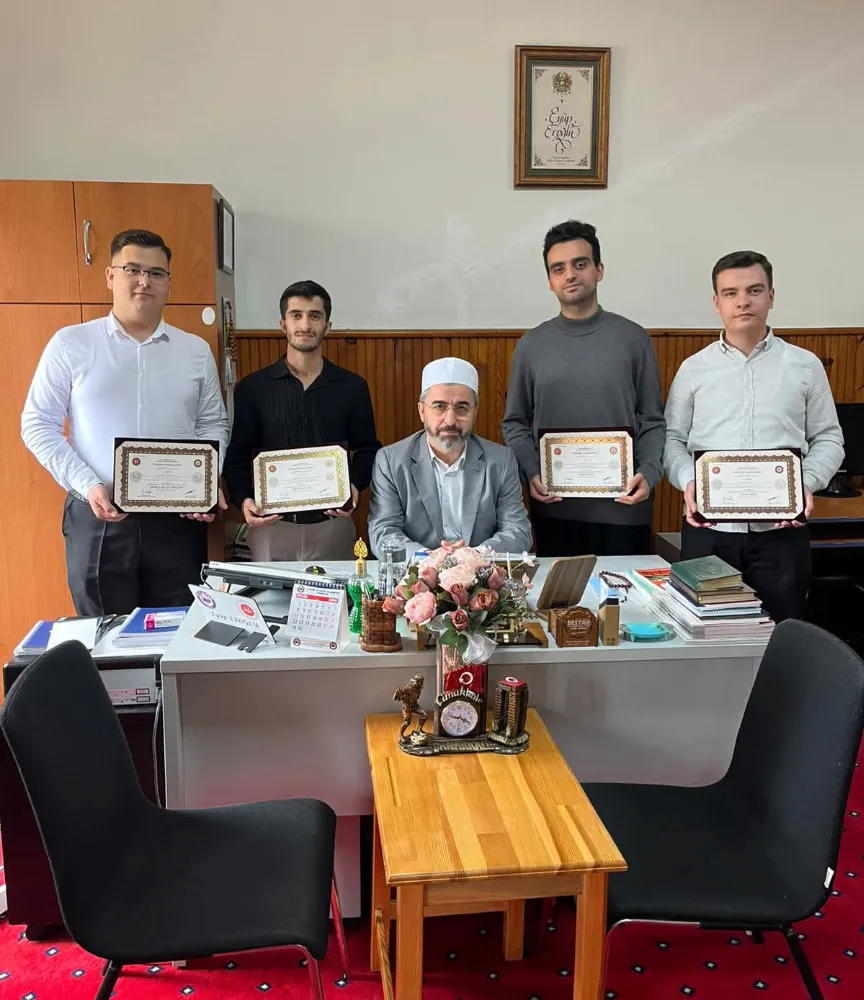 Bayrampaşa Yeşil Camii’nde Hafızlık Sevinci: Genç Hafızlar Belgelerini Aldı