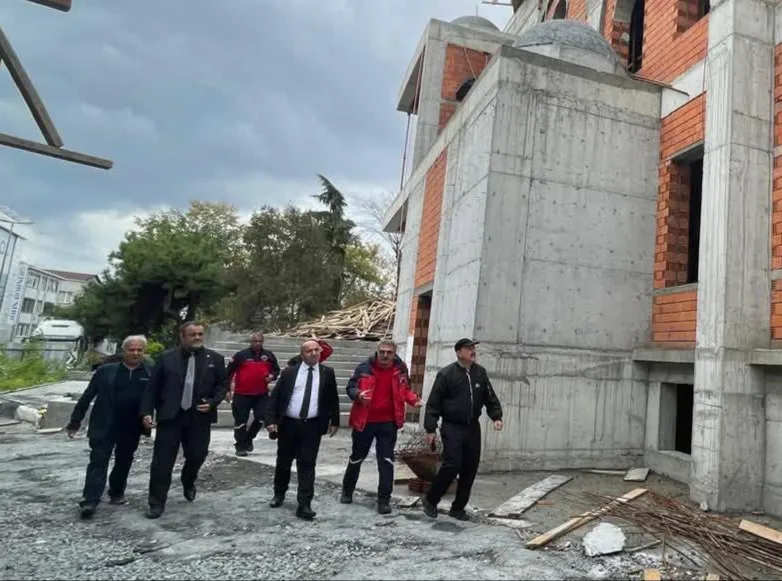 Bayrampaşa Kaymakamı Abdullah Çiftçi, Merkez Camii İnşaatında İncelemelerde Bulundu