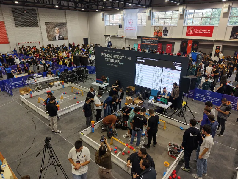 Pendik Robot Yarışları Başladı: 1.200 Öğrenci Yarışıyor