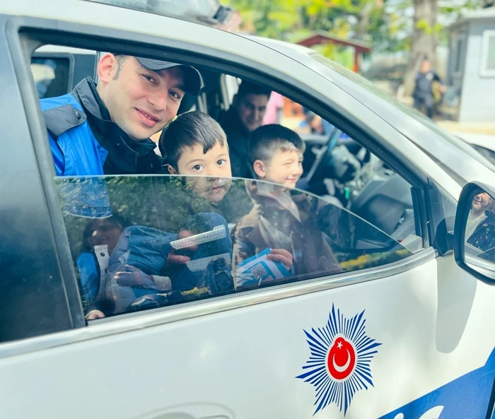 Toplum Destekli Polis Ekipleri Öğrencilere Trafik Güvenliği, Güvenli Oyun Alanları ve 112 Kullanımı Hakkında Bilgilendirmelerde Bulundular