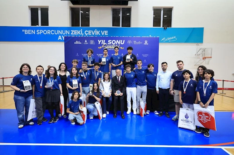 İBB YURTLARINDA KALAN ÖĞRENCİLER İÇİN YIL SONU MEZUNİYET ŞENLİĞİ DÜZENLENDİ