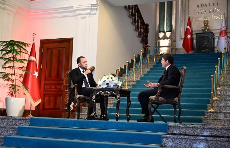 ADALET BAKANI YILMAZ TUNÇ, CANLI YAYINDA SORULARI YANITLADI