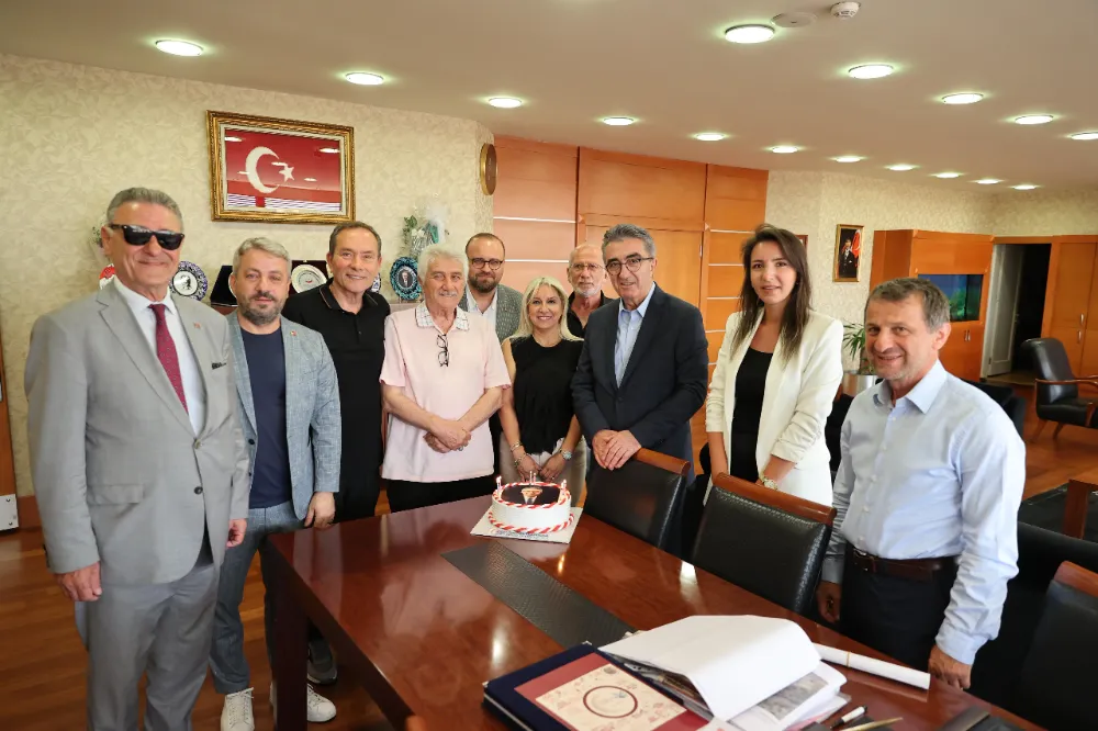 Muhtarlardan Başkan Mutlu’ya Doğum Günü Sürprizi