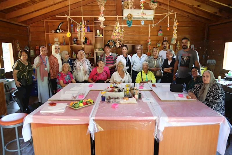 Huzurevi sakinleri Bağımsızlık Köyü’nü ziyaret etti